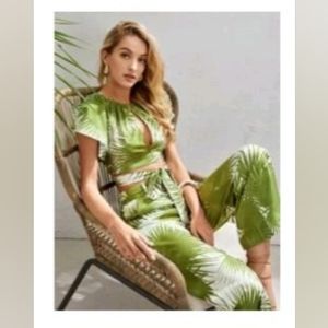 NEW Keyhole Neck Crop Top & High Waist Tropical Print Skirt Set